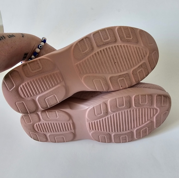 Women's Pink Knit Sneakers Size 39 - Picture 4 of 4
